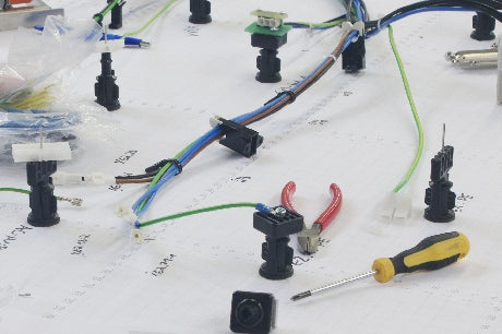 Kabelassistent – Baukastensystem, Messtechnik und Fertigungsassistenz für die Kabelbaumfertigung.